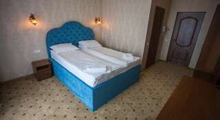 Гостиница Гостевой Дом Караван Гаспра Улучшенный номер с кроватью размера -2
