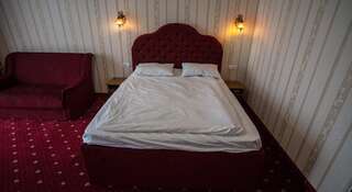 Гостиница Гостевой Дом Караван Гаспра Улучшенный номер с кроватью размера -5